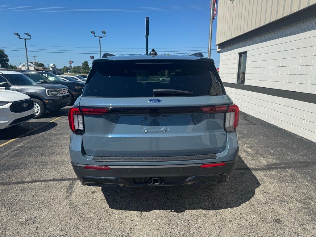 2025 Ford Explorer ST-Line photo 3