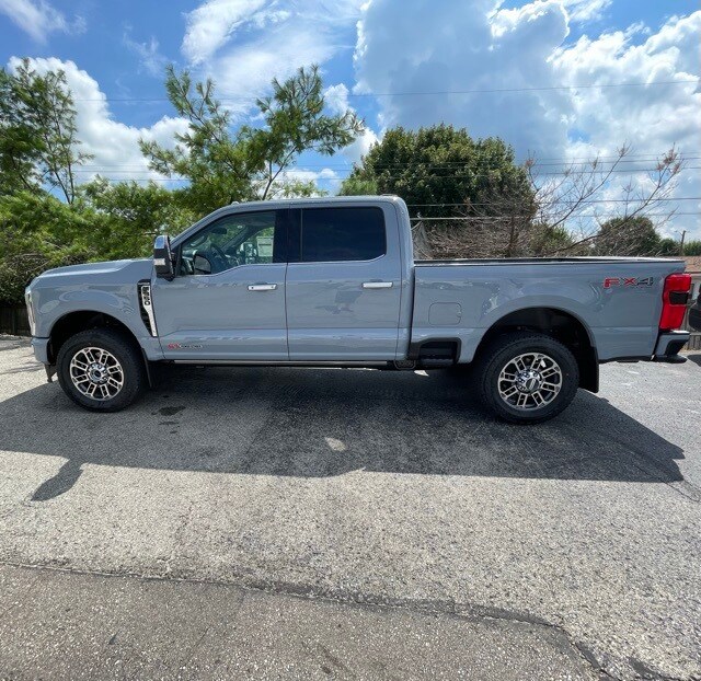 2025 Ford F-350 Platinum photo 3