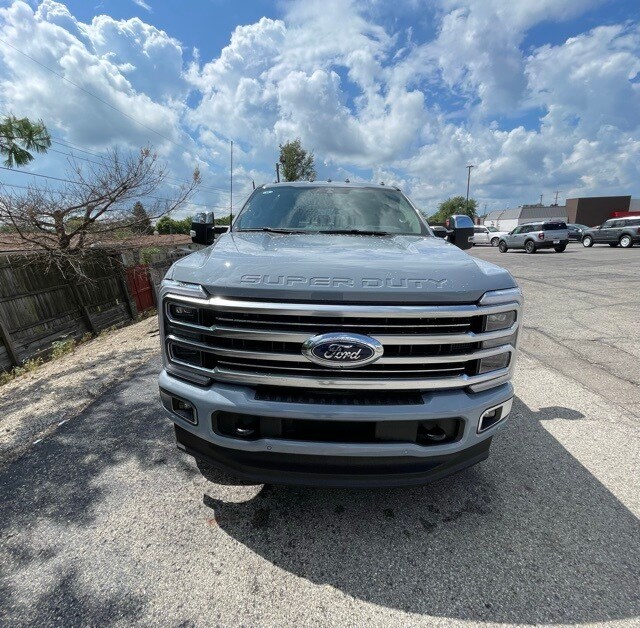 2025 Ford F-350 Platinum photo 2