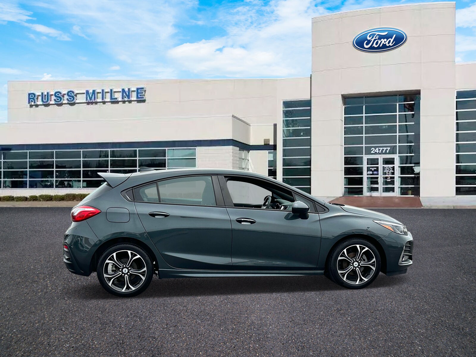 Used 2019 Chevrolet Cruze LT with VIN 3G1BE6SM6KS561949 for sale in Macomb, MI