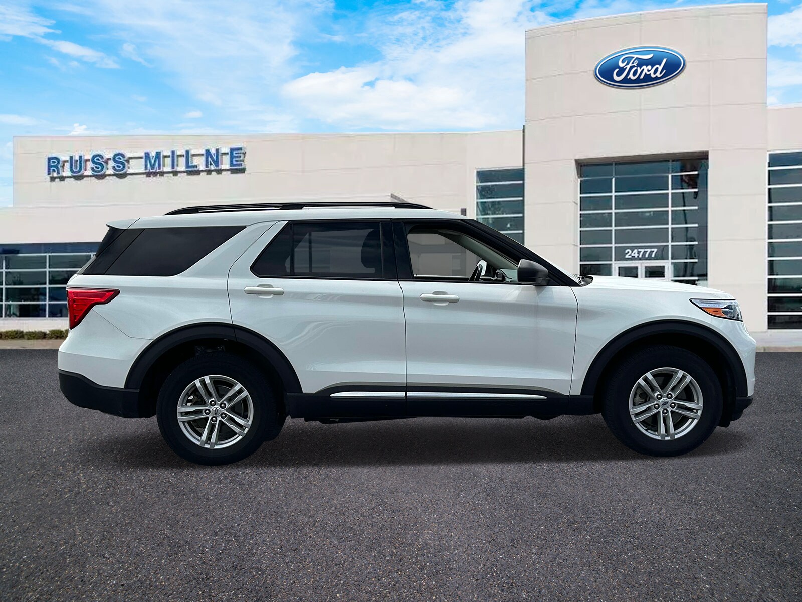 Used 2023 Ford Explorer XLT with VIN 1FMSK8DHXPGA39032 for sale in Macomb, MI