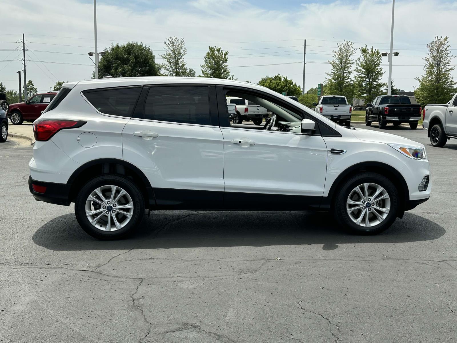 Used 2019 Ford Escape SE with VIN 1FMCU9GD4KUA16823 for sale in Macomb, MI