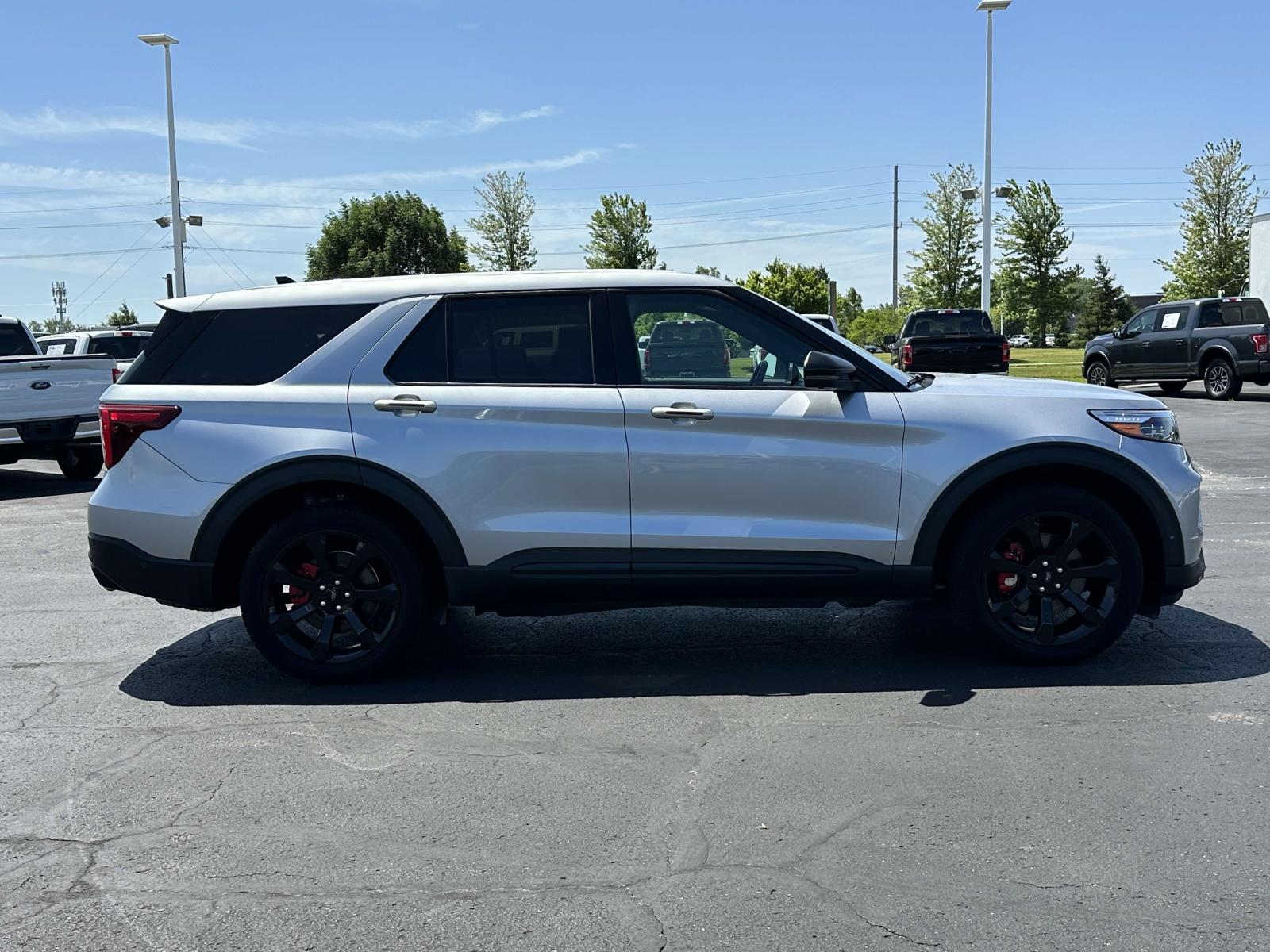 Used 2022 Ford Explorer ST with VIN 1FM5K8GC8NGB55887 for sale in Macomb, MI