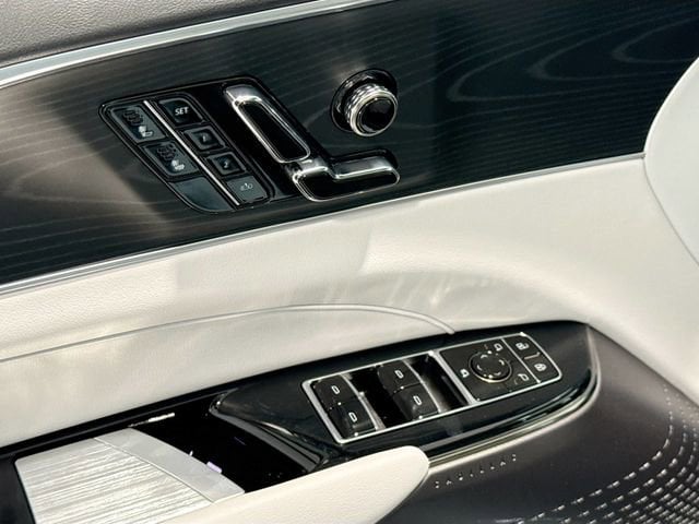 2025 Cadillac LYRIQ Sport 1 - Photo 17