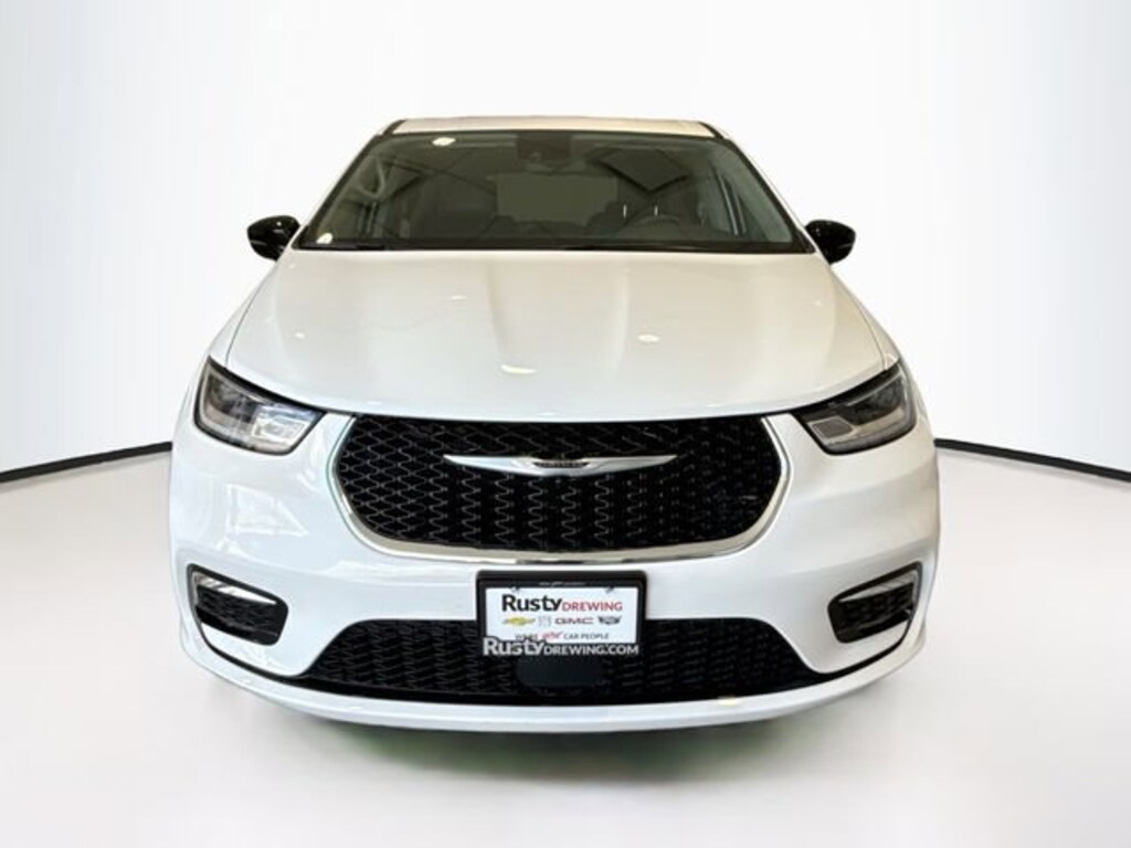 Used 2024 Chrysler Pacifica Touring L