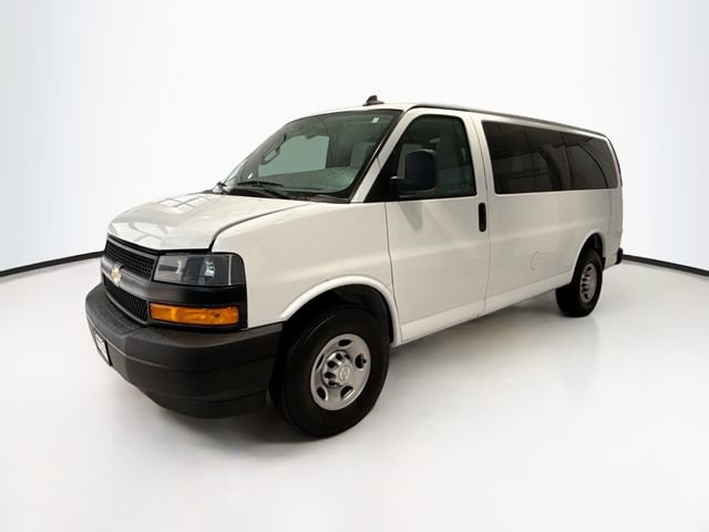 2019 Chevrolet Express Passenger 3500 LS photo 3