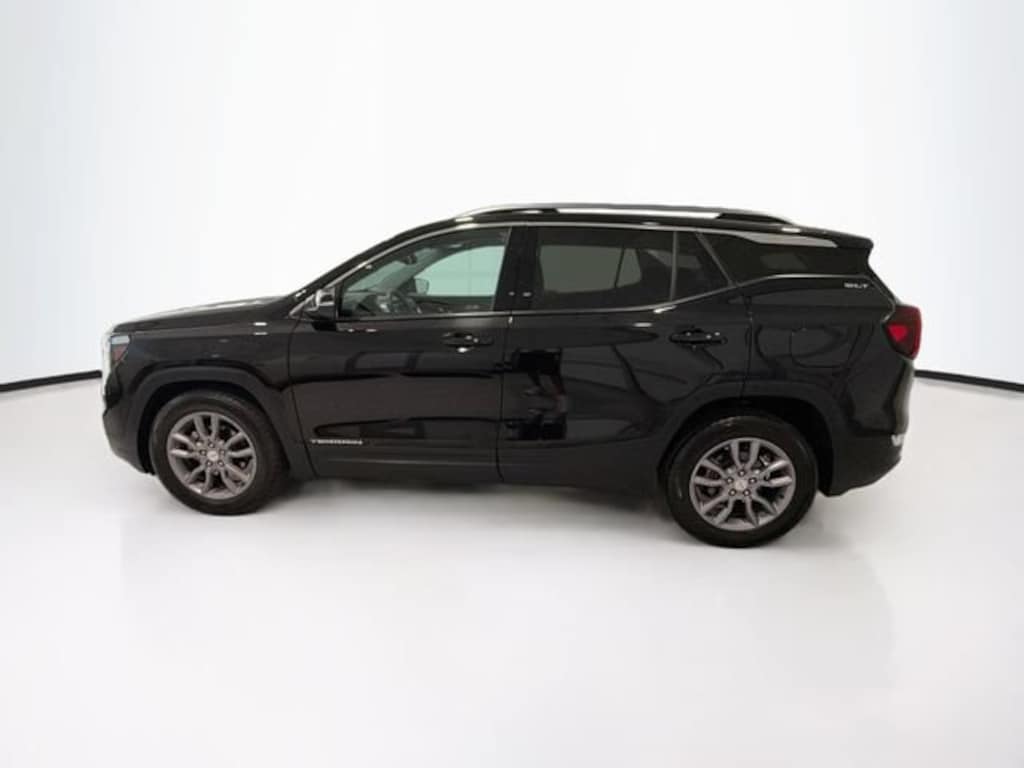 Used 2024 GMC Terrain SLT SUV