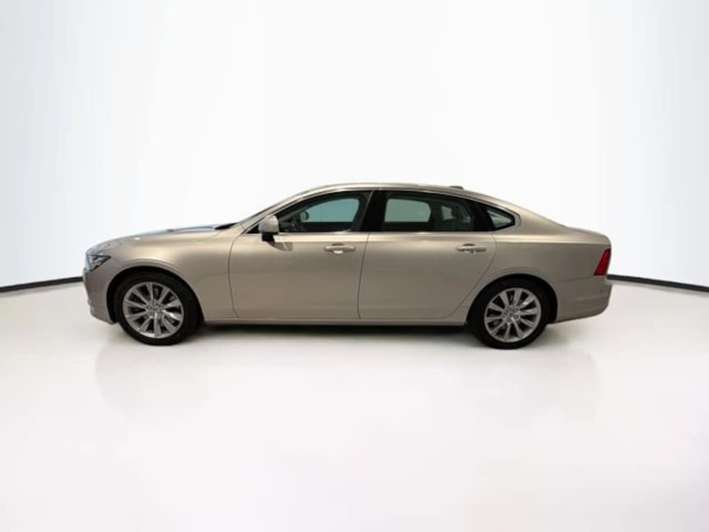 Used 2018 Volvo S90 T6 Momentum Sedan