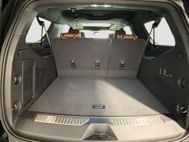 2026 Chevrolet Suburban High Country - Photo 24