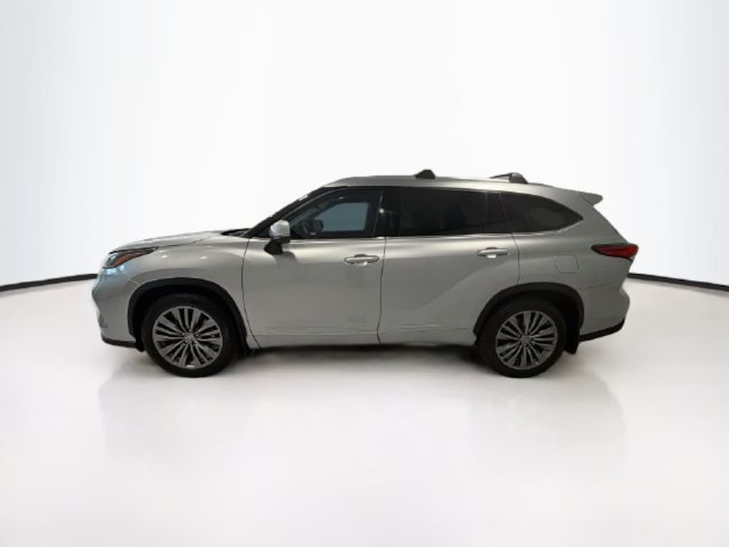 Used 2022 Toyota Highlander Hybrid Platinum SUV
