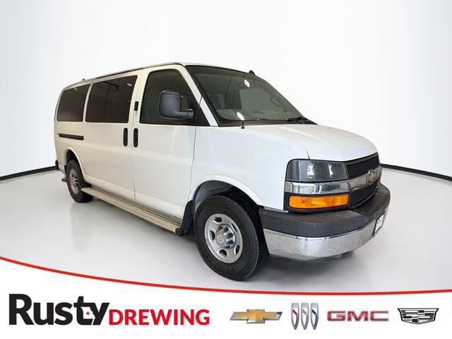 2016 Chevrolet Express Passenger LS's photo