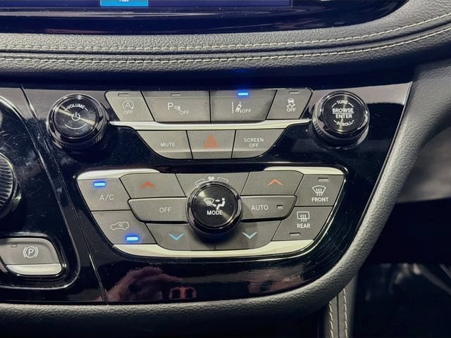 2025 Chrysler Pacifica Limited - Photo 15
