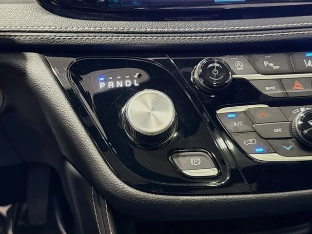 2025 Chrysler Pacifica Limited - Photo 16