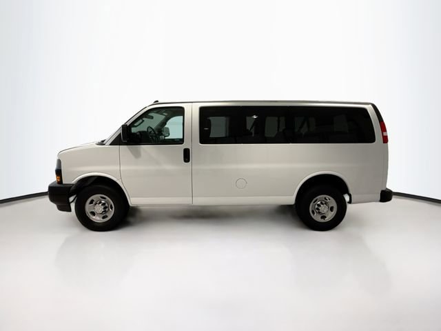 2019 Chevrolet Express Passenger 3500 LS photo 4