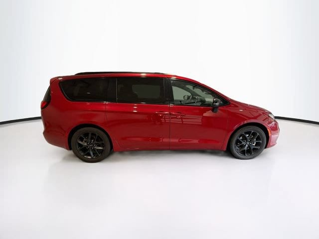 2025 Chrysler Pacifica Limited - Photo 8
