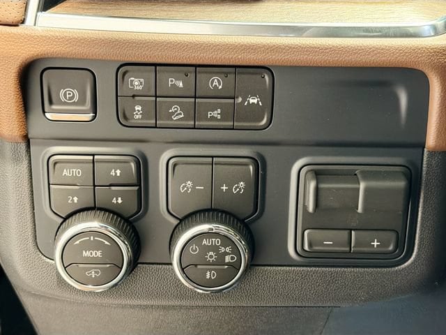2026 Chevrolet Suburban High Country - Photo 9