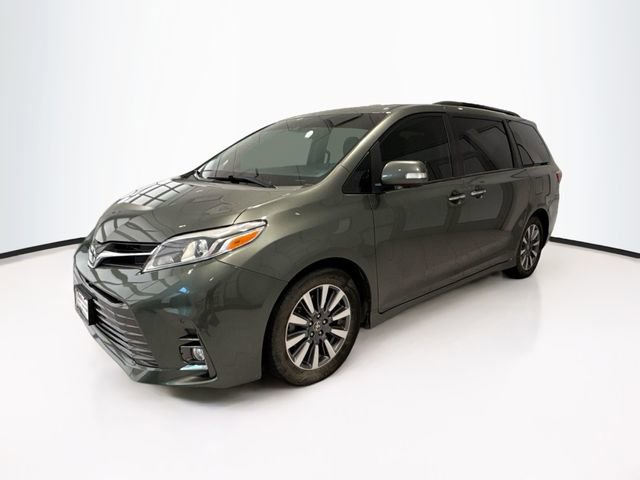 2020 Toyota Sienna XLE photo 3