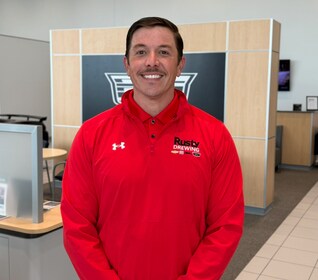 Staff member JORDAN VERNON from ID_0d583fb3bc47