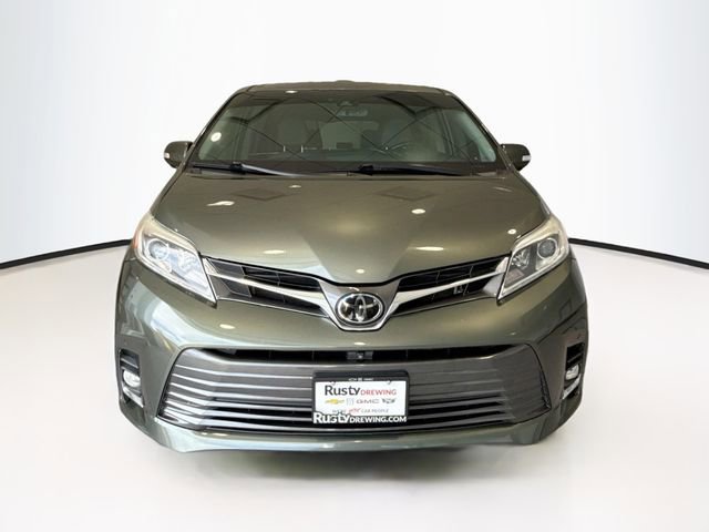2020 Toyota Sienna XLE photo 2