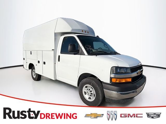 2024 Chevrolet Express Cutaway Base's photo