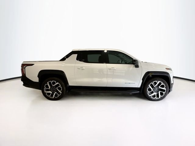 2025 Chevrolet Silverado EV RST - Photo 7