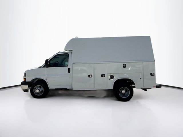 2024 Chevrolet Express Cutaway 3500 Work photo 4