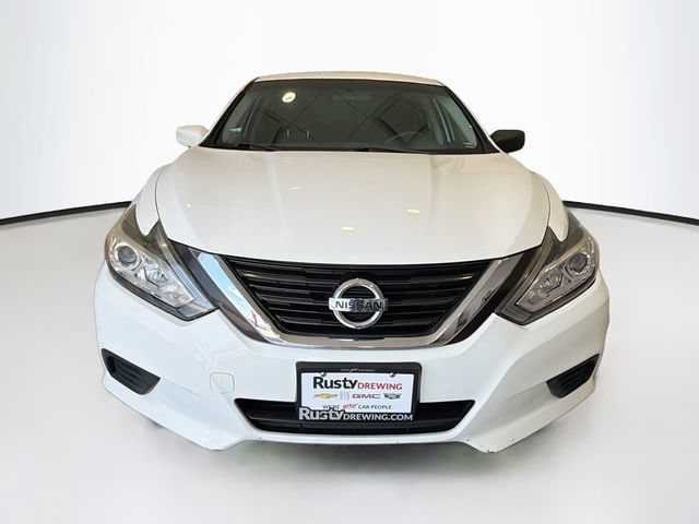 Used 2017 Nissan Altima S with VIN 1N4AL3AP4HN327577 for sale in Jefferson City, MO