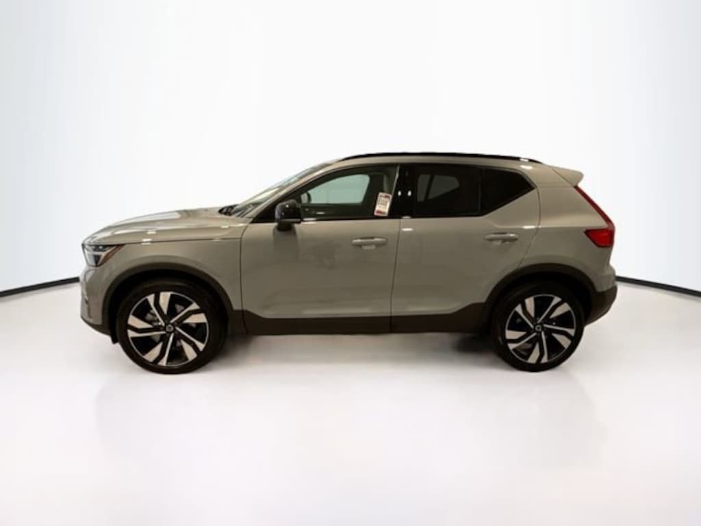 Used 2024 Volvo XC40 Ultimate Dark Theme SUV