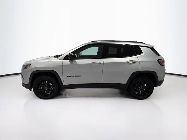 2025 Jeep Compass Latitude photo 3