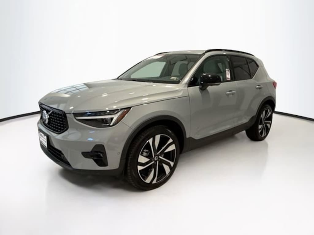Used 2024 Volvo XC40 Ultimate Dark Theme SUV