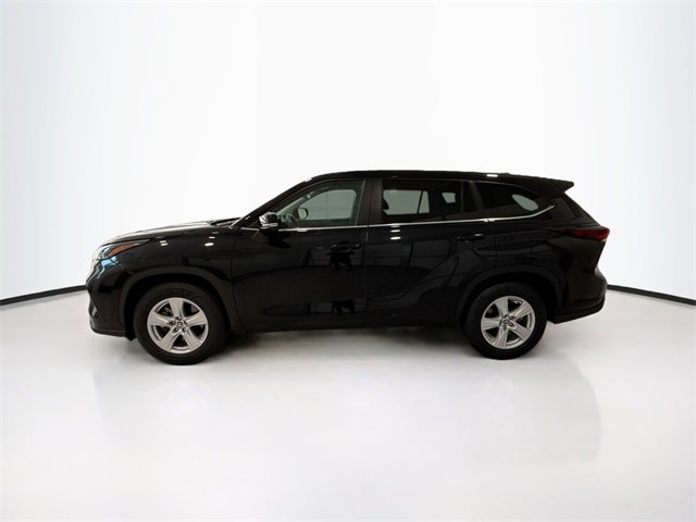 2024 Toyota Highlander LE photo 4