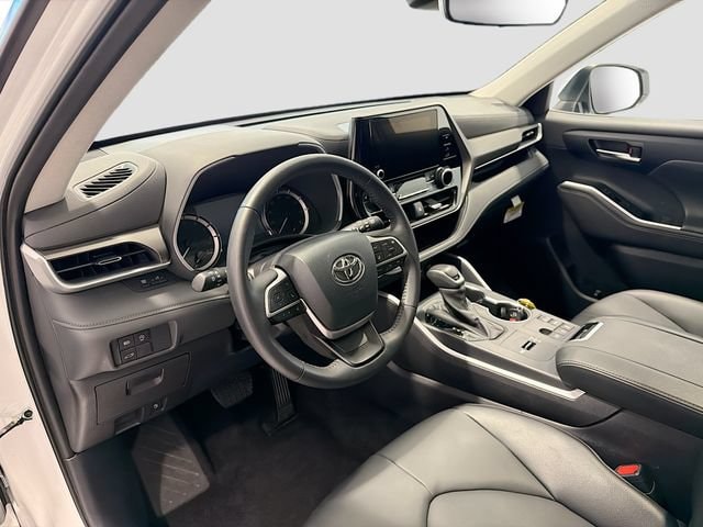 2025 Toyota Highlander 8