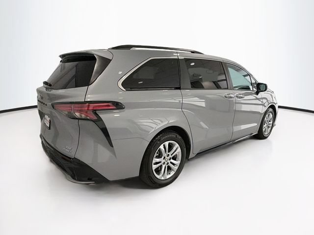 2023 Toyota Sienna 6