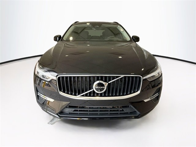 2022 Volvo XC60 B5 Momentum photo 2
