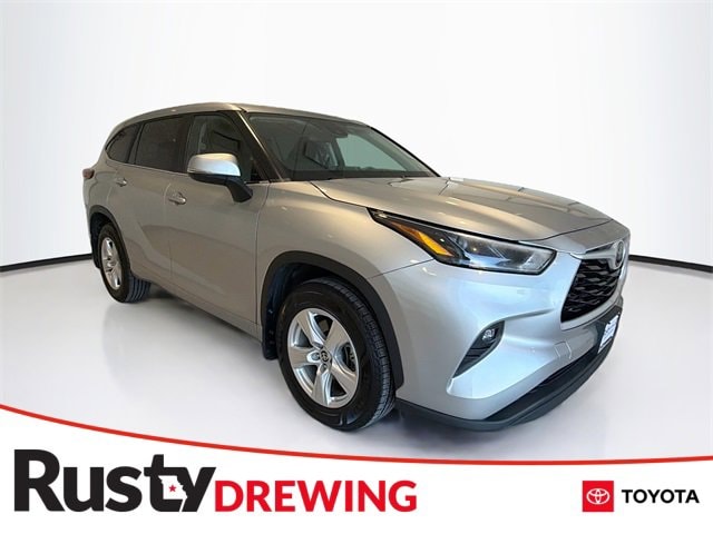 2023 Toyota Highlander LE's photo