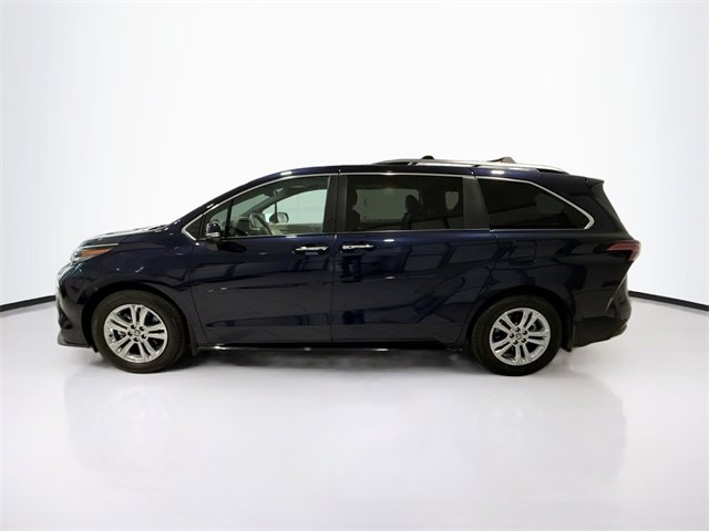 2024 Toyota Sienna Platinum photo 4