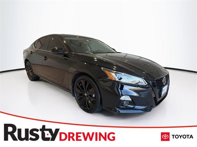 2022 Nissan Altima SR's photo