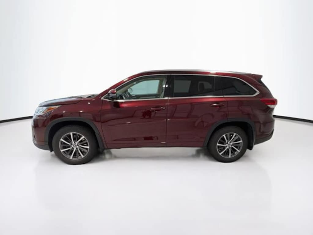 Certified 2017 Toyota Highlander XLE V6 SUV