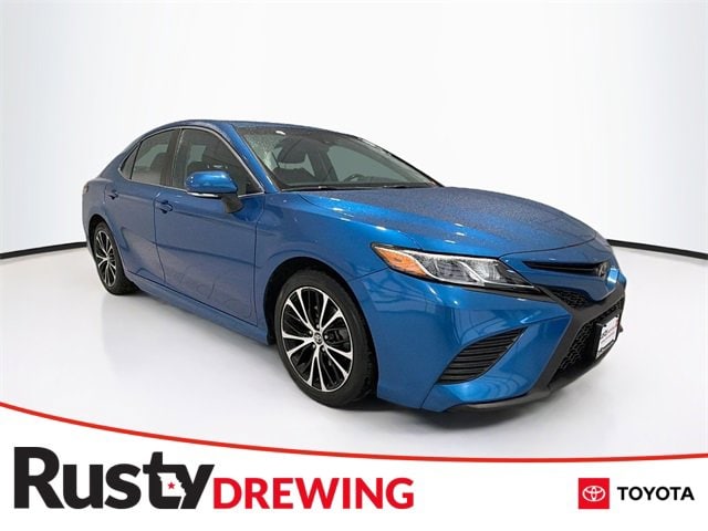 2018 Toyota Camry SE's photo
