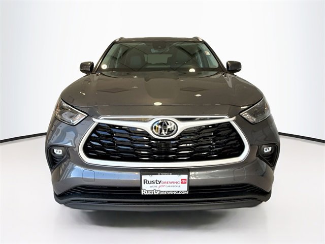 2025 Toyota Highlander XLE photo 2