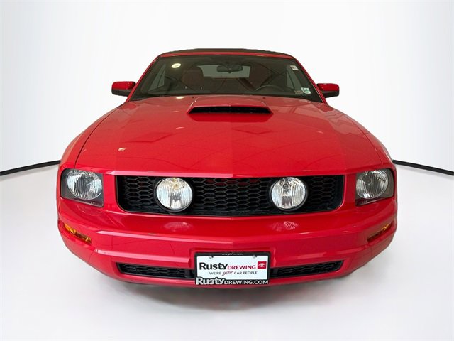 2005 Ford Mustang Convertible photo 2