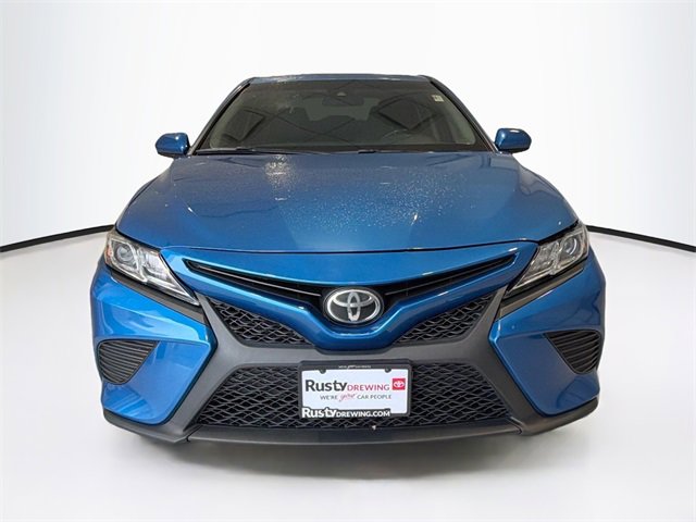 2018 Toyota Camry SE photo 2