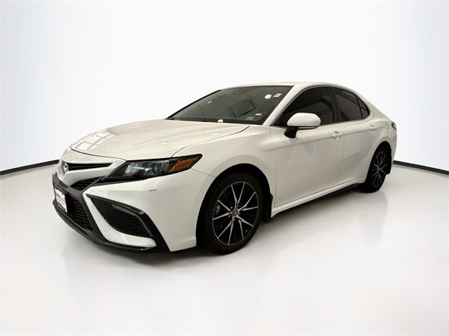 2024 Toyota Camry SE photo 3