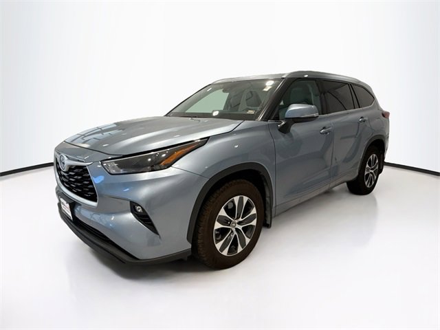 2022 Toyota Highlander XLE photo 3