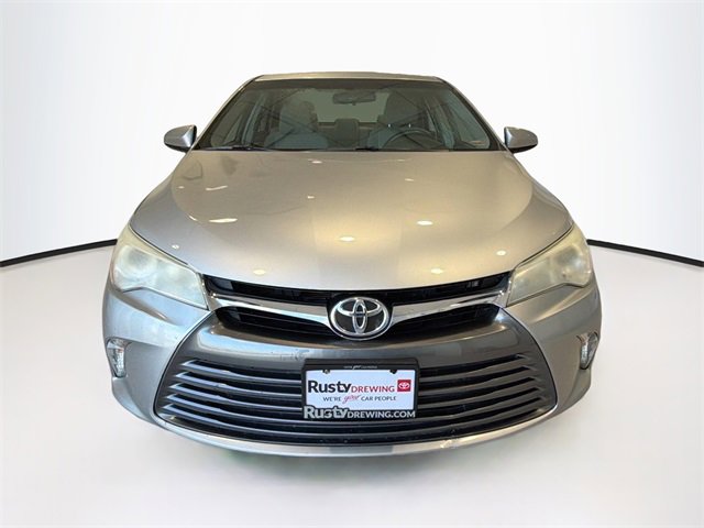 2016 Toyota Camry SE photo 2
