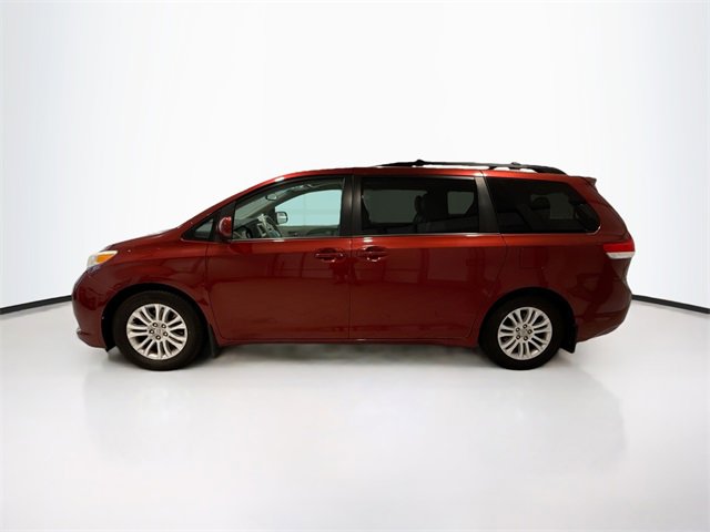 2011 Toyota Sienna Base photo 3