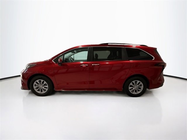 2023 Toyota Sienna XLE photo 4