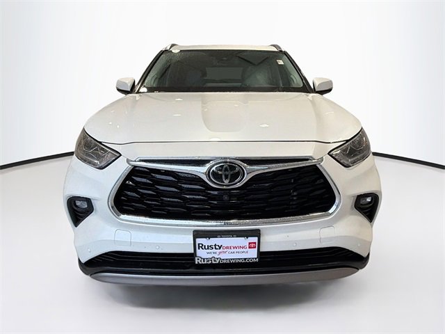 2022 Toyota Highlander Platinum photo 2