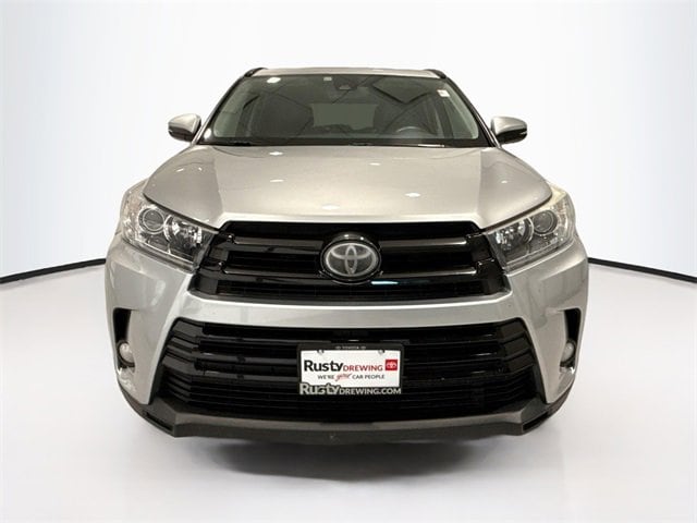 Used 2017 Toyota Highlander SE with VIN 5TDJZRFH0HS394135 for sale in Jefferson City, MO