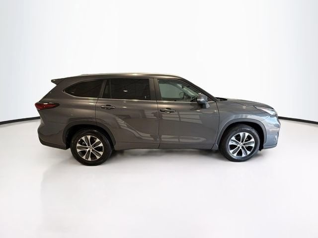 2025 Toyota Highlander 8
